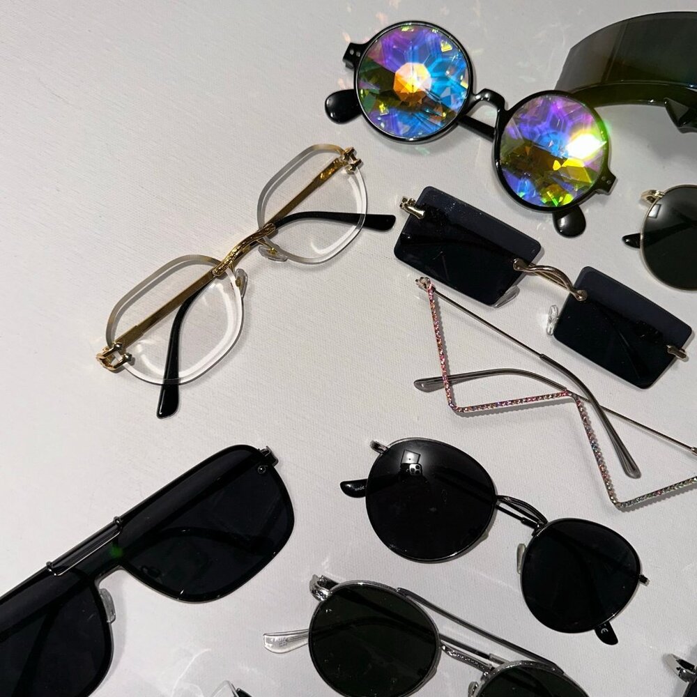 18 SUNGLASSES + 12 CASES - Picture 6 of 7